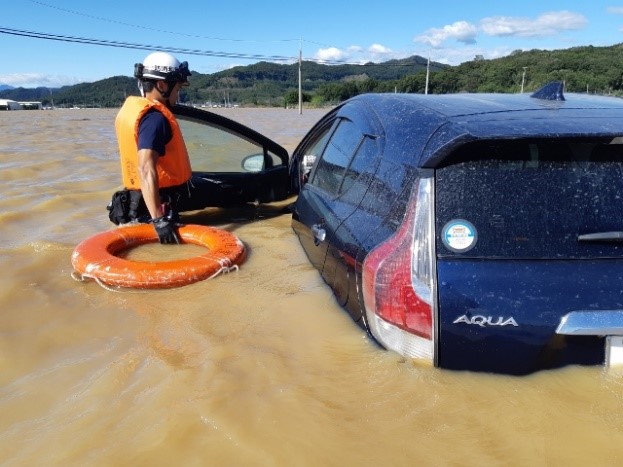 車が水没している様子