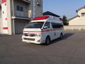 出動する車両に支援情報を送信している写真です