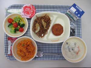 給食の盛り付け例の写真