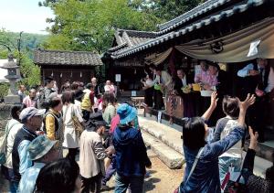 雷電神社春の祭りの様子の写真