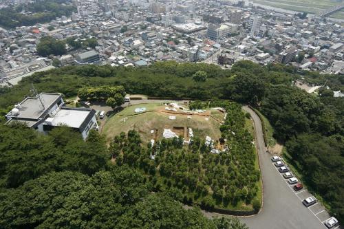 はたがみやまさんちょうこふんのしゃしん