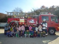 消防車と子どもの写真