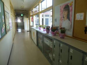 事務室前の廊下