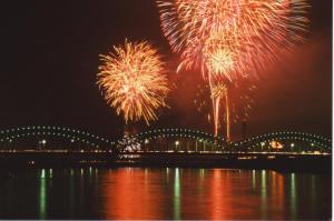 image:Three Fireworks at Watarase River.