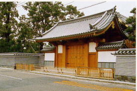 善徳寺山門・築地堀の写真