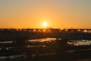 渡良瀬橋と夕日の写真
