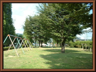 小俣公園内の遊具広場の写真