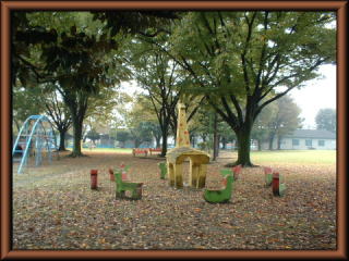 猿田公園に設置されている動物型の遊具の写真
