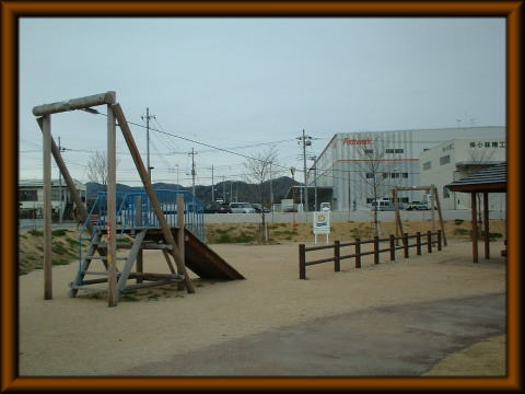 菅田町一丁目公園に設置されているターザンロープの写真