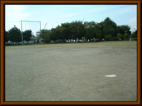 朝倉公園に隣接する野球場の写真