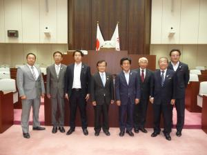 安城市議会議場にての写真