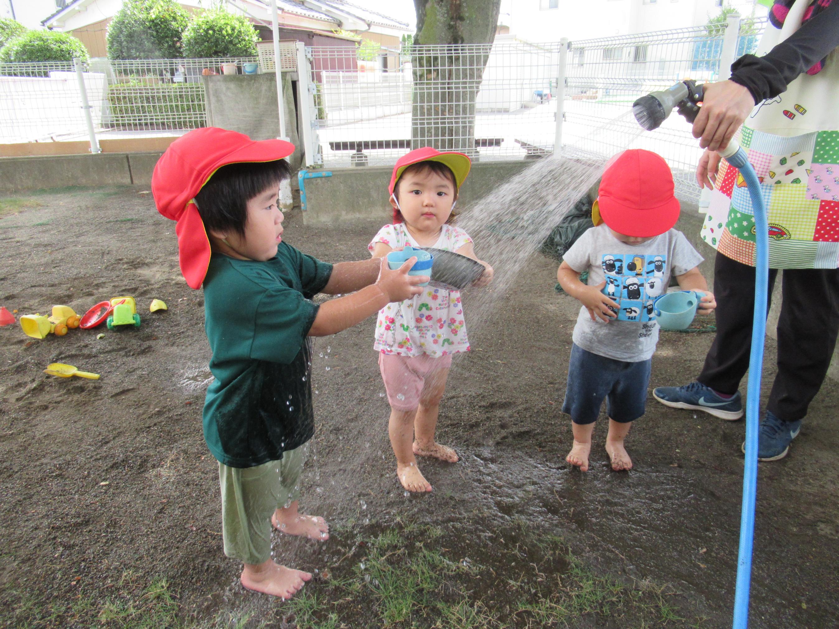 泥水遊びの様子の写真