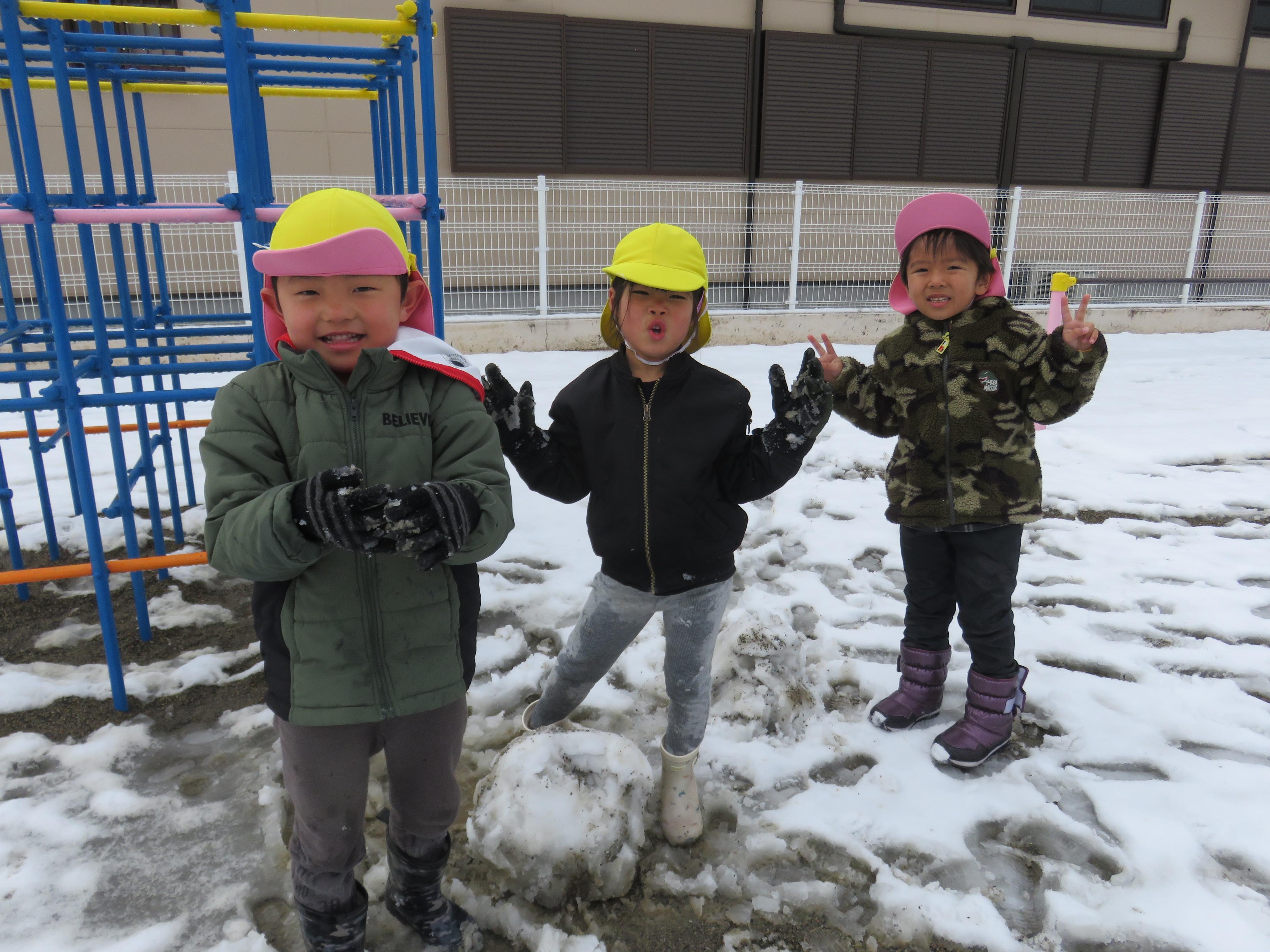 雪遊びをしているところ2枚目