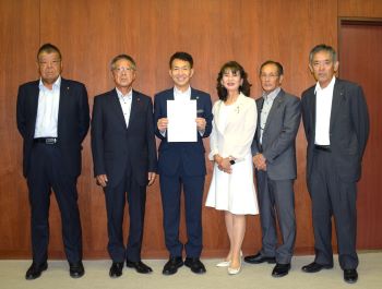 運営委員会委員と市長DSC