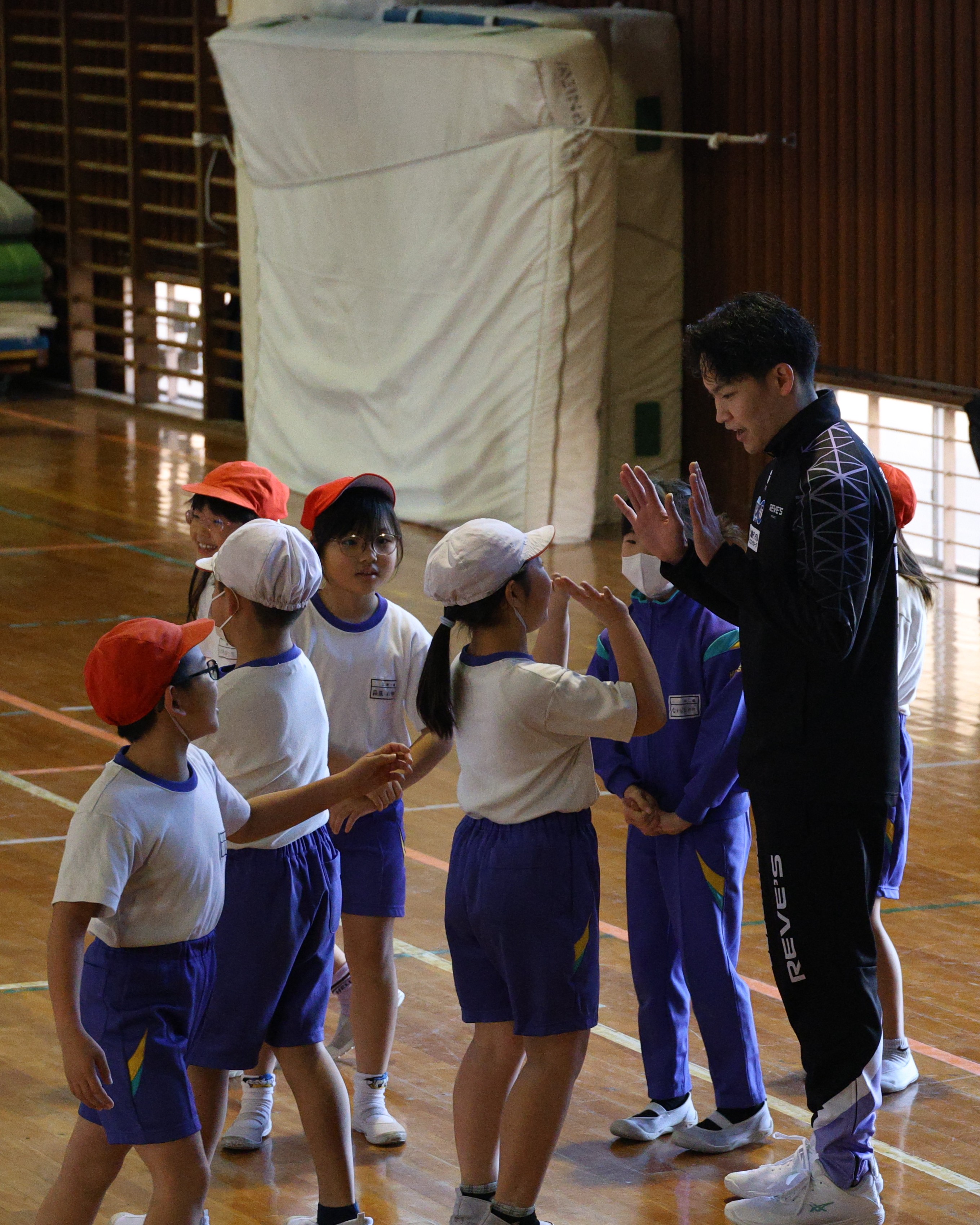 うまくできて赤川選手とハイタッチ