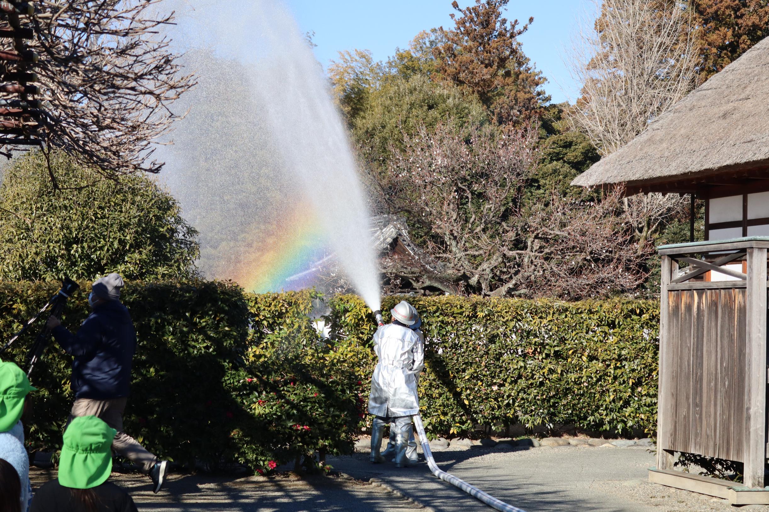 足利学校自衛消防隊による放水訓練