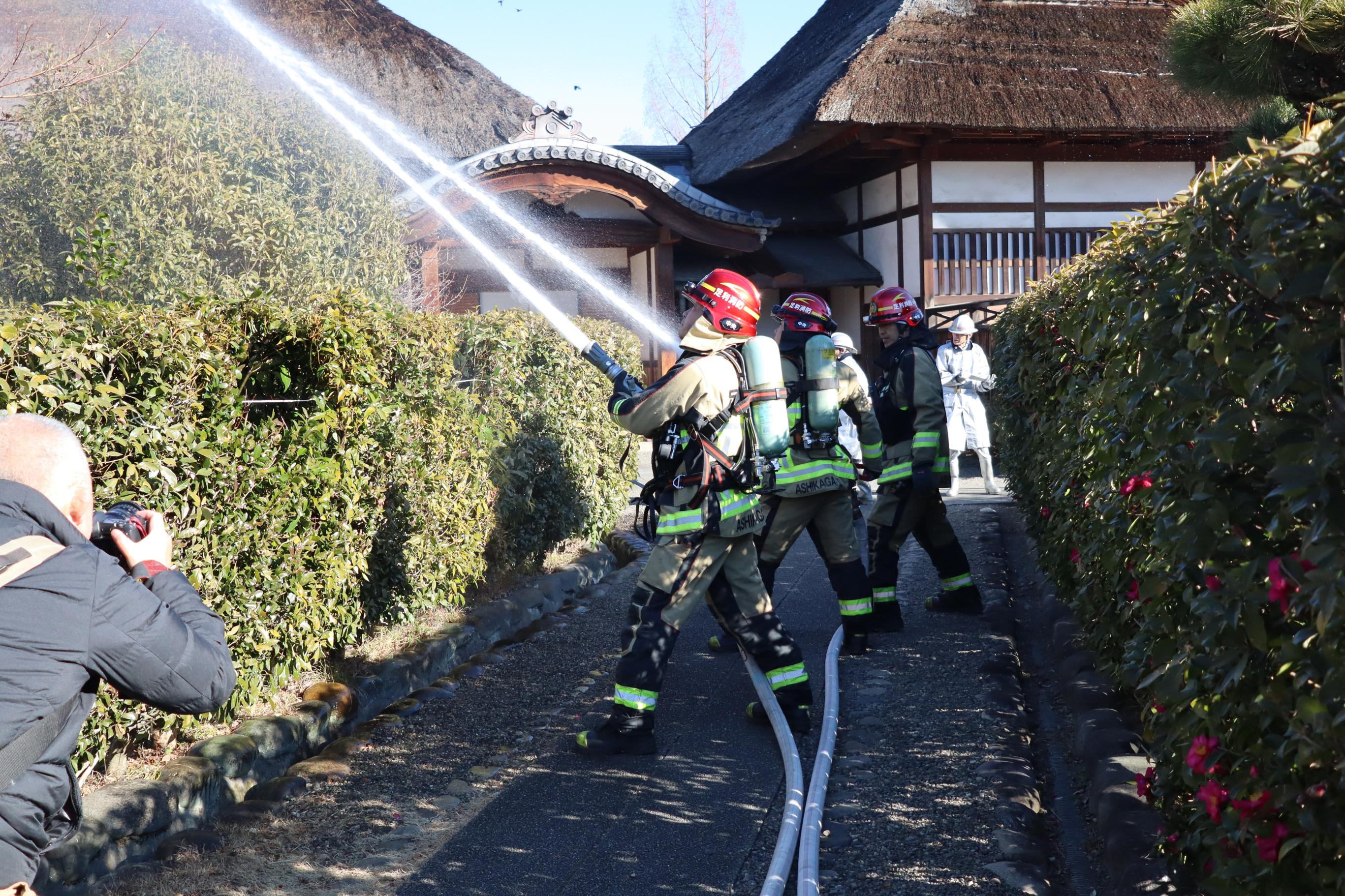 足利市中央消防署隊による放水訓練