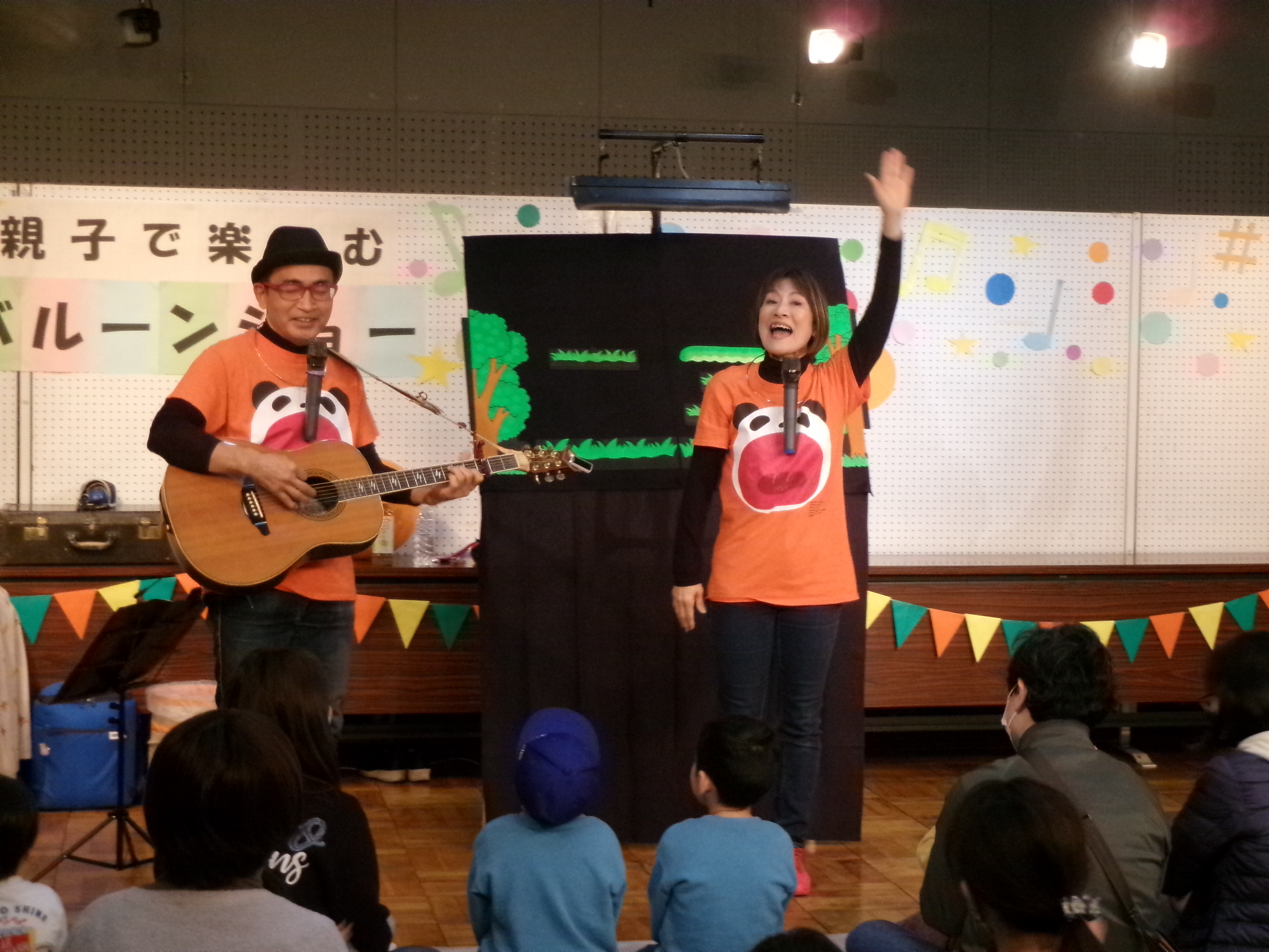 親子で楽しむ「バルーンショー」 親子で楽しむ「バルーンショー」