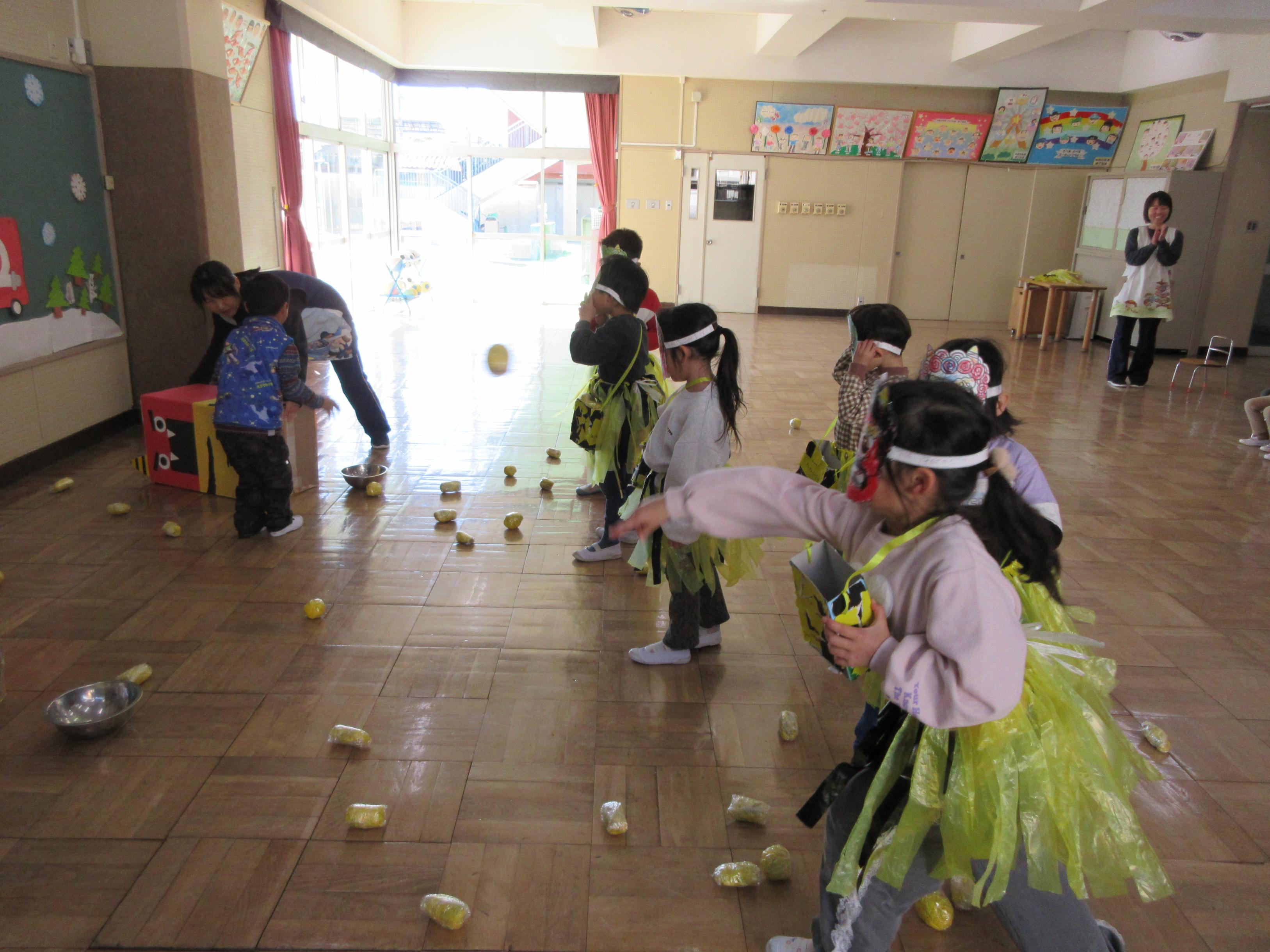 豆まきの写真 豆まきの写真