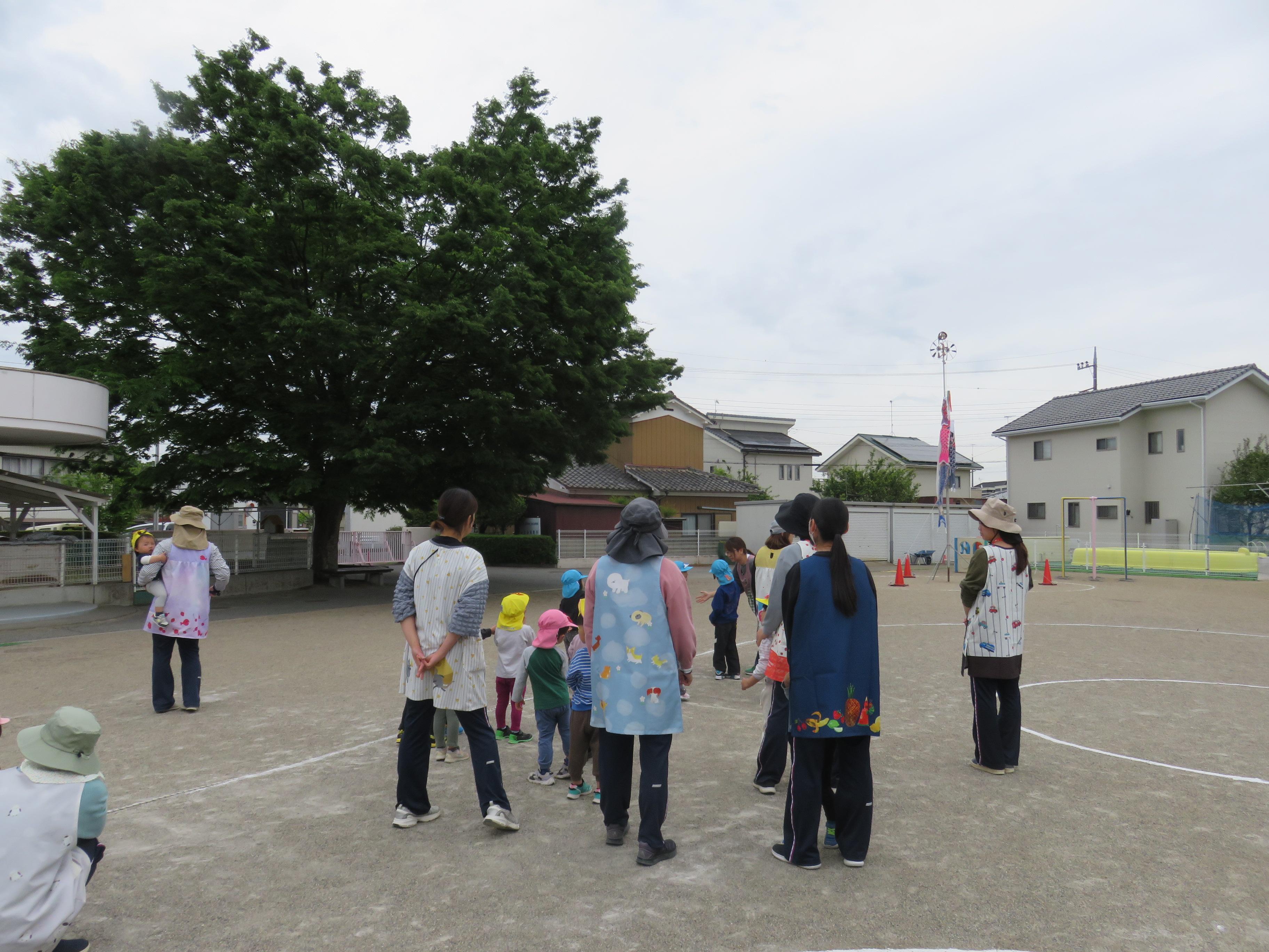 歌を歌っているところ