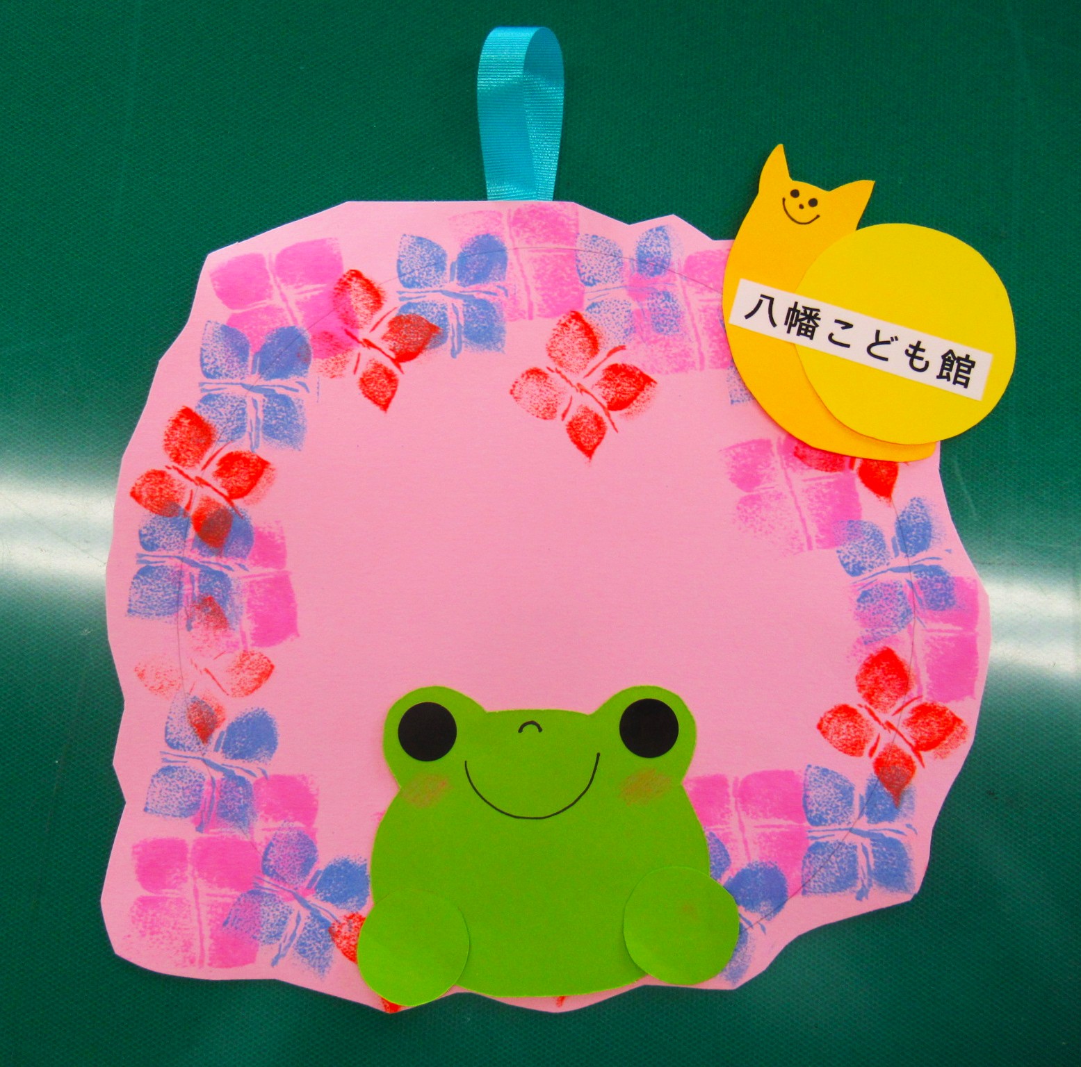 スタンピングで作ったあじさいのかわいい製作の画像です スタンピングで作ったあじさいのかわいい製作の画像です