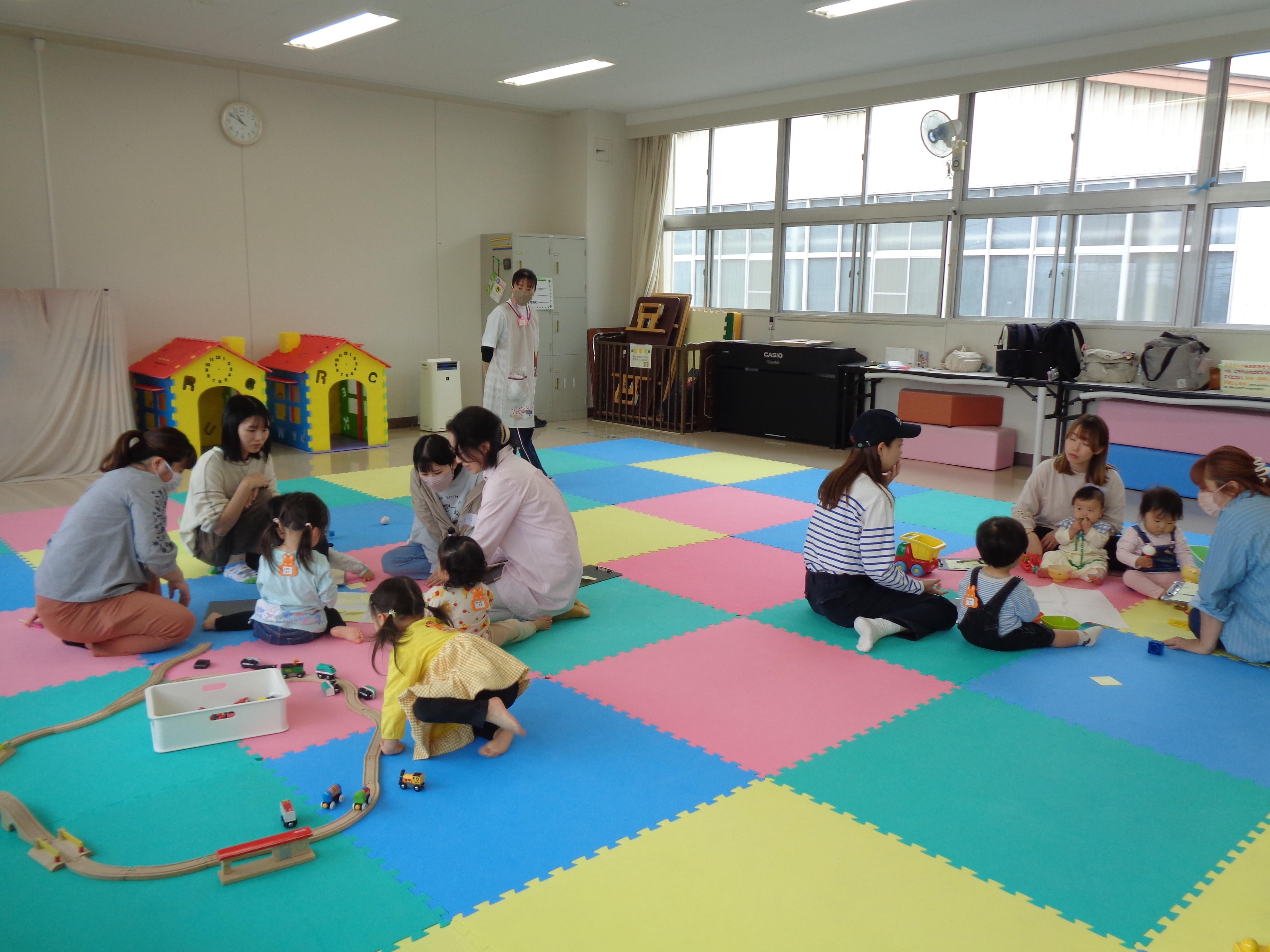 おしゃべり会の様子です。 おしゃべり会の様子です。